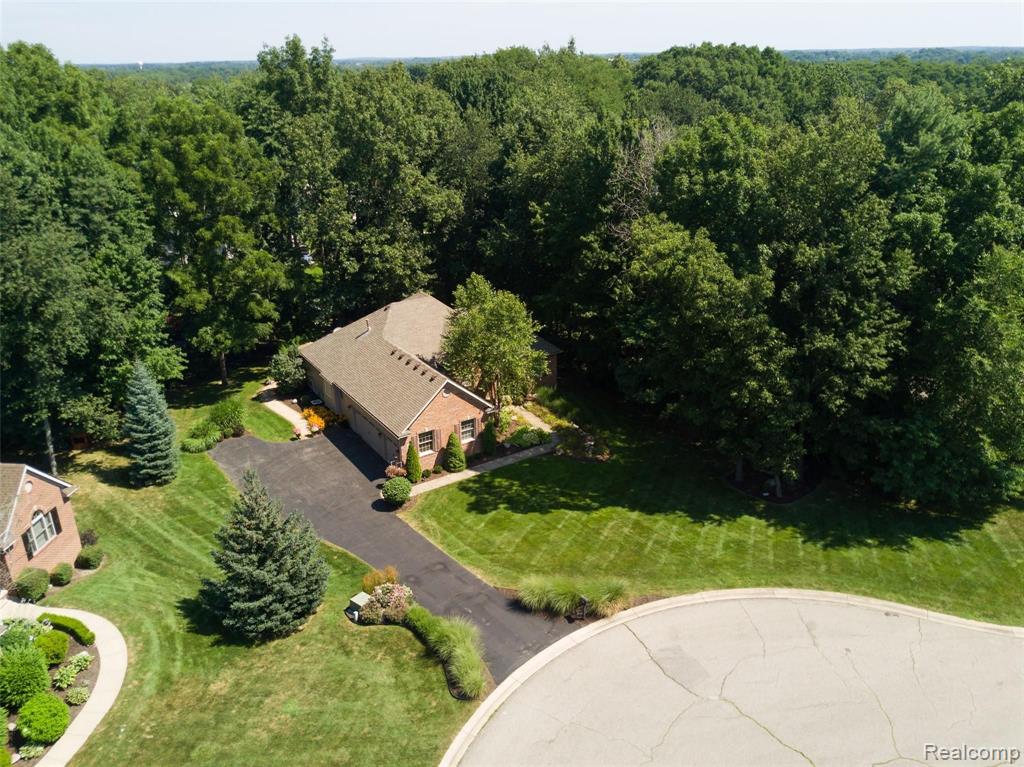 3100 Ridley Way Howell, MI 48843 - Photo 3 of 55