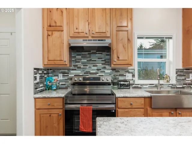 $387,000 | 265 Hazelton Place, Depoe Bay, OR 97341