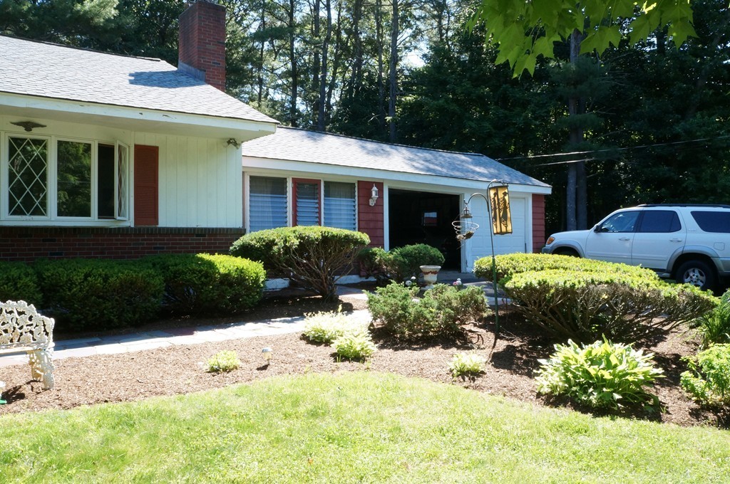 11 Kent Road Topsfield, MA 01983 - Photo 2 of 27 Gallery Image 2