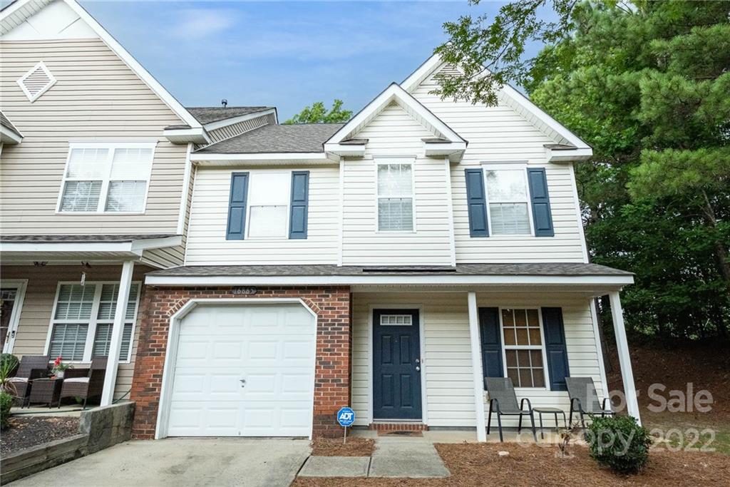 16865 Timber Crossing Road Charlotte, NC 28213 - Photo 4 of 36 a front view of a house