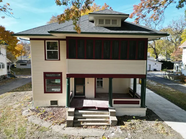 $239,900 | 623 South 4th Street, Watseka, IL 60970