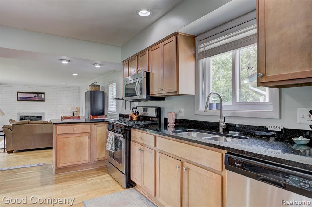 4217 Crooks Road Royal Oak, MI 48073 - Photo 9 of 50