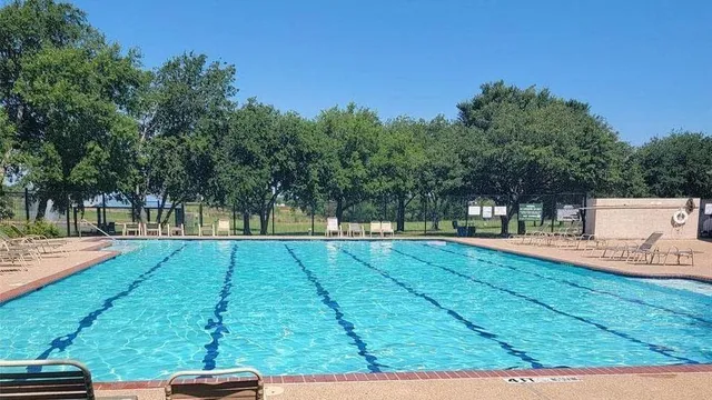 a view of yard with tree in the background