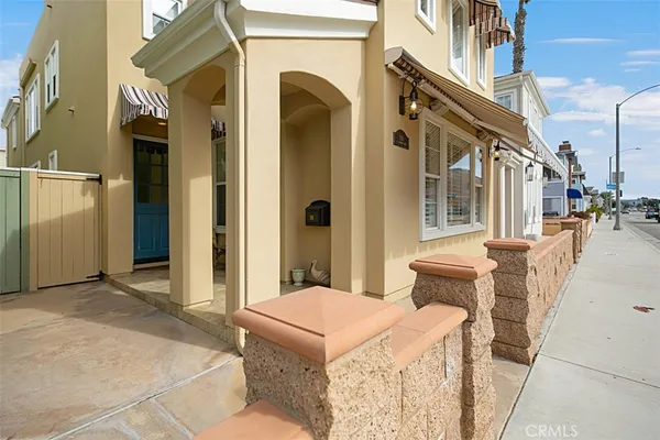 a view of entryway and hall