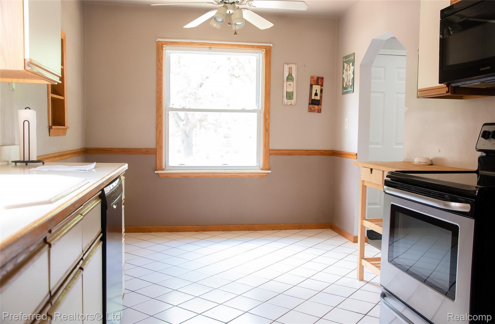 9341 Rosedale Boulevard Allen Park, MI 48101 - Photo 10 of 36 DSC_8440.jpg