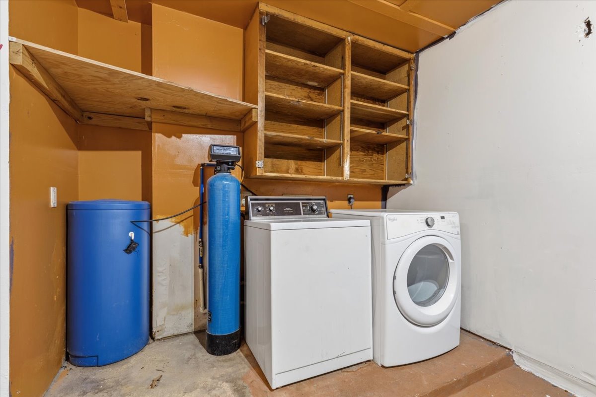 511 Suzzane Road Pflugerville, TX 78660 - Photo 23 of 35 a utility room with dryer and washer