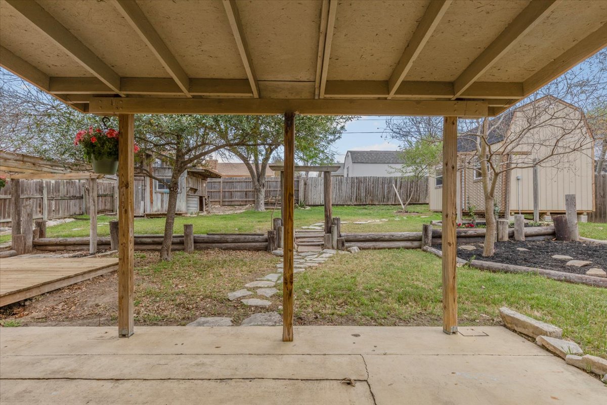 511 Suzzane Road Pflugerville, TX 78660 - Photo 24 of 35 a view of a backyard
