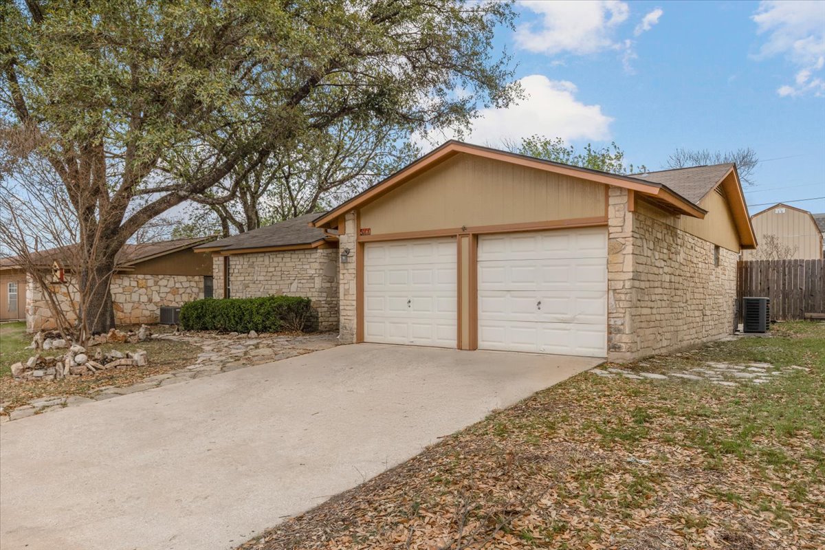 511 Suzzane Road Pflugerville, TX 78660 - Photo 3 of 35 a front view of a house with a yard and garage