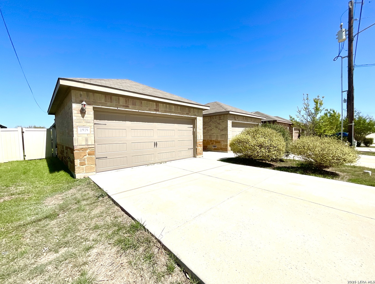 2575 Pahmeyer Road New Braunfels, TX 78130 - Photo 3 of 31 a front view of a house with a yard