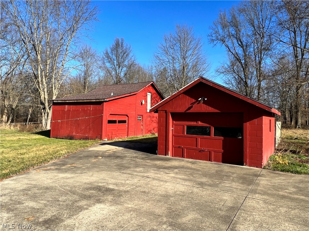 3915 Templeton Road Northwest Warren, OH 44481 - Photo 17 of 23 Barn & Garage