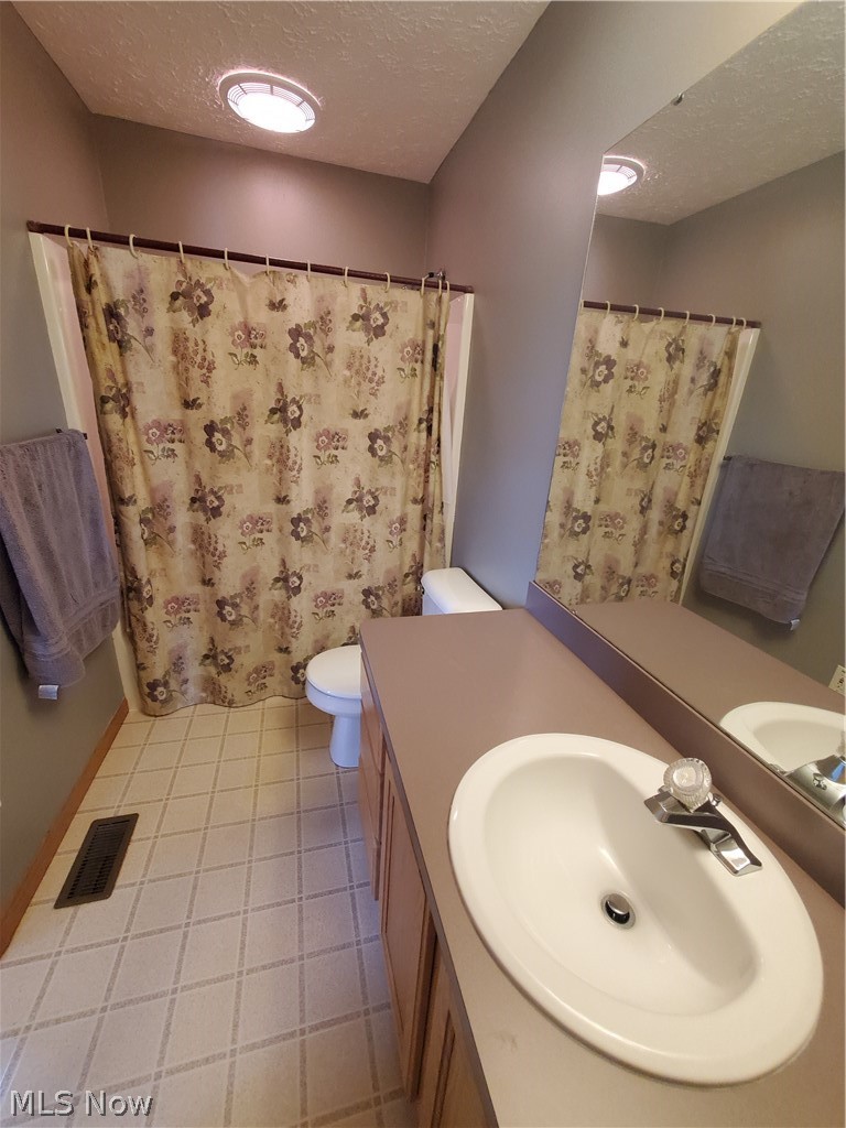 5520 Ridgeview Boulevard North Ridgeville, OH 44039 - Photo 19 of 35 Master Bathroom