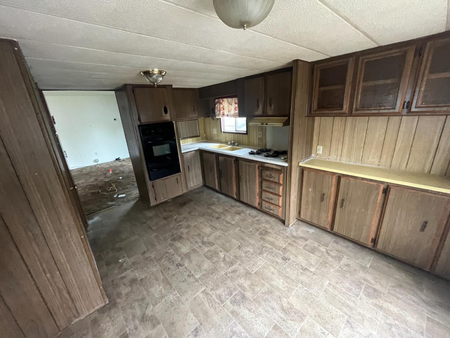 9566 Old Stage Road, Unit 6 Central Point, OR 97502 - Photo 2 of 3
