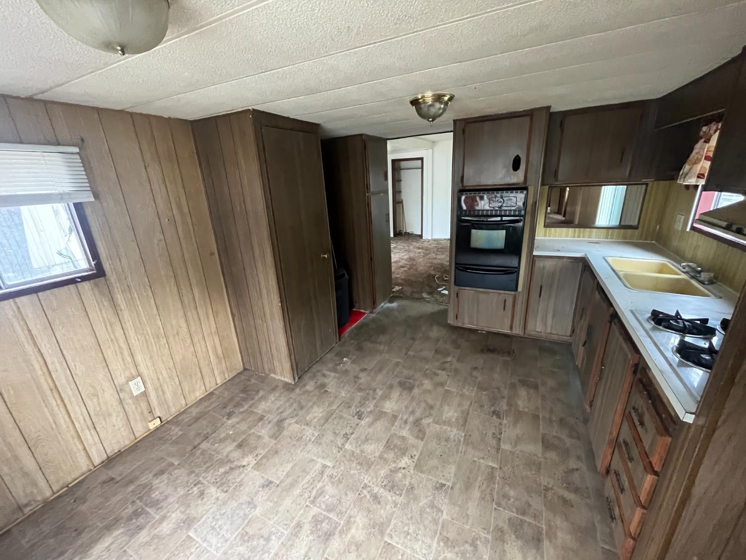 9566 Old Stage Road, Unit 6 Central Point, OR 97502 - Photo 3 of 3