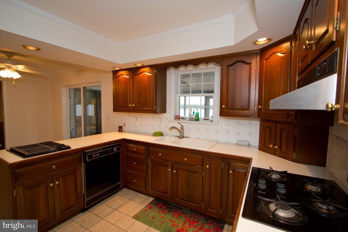 2984 Shenck Road Manheim, PA 17545 - Photo 4 of 38