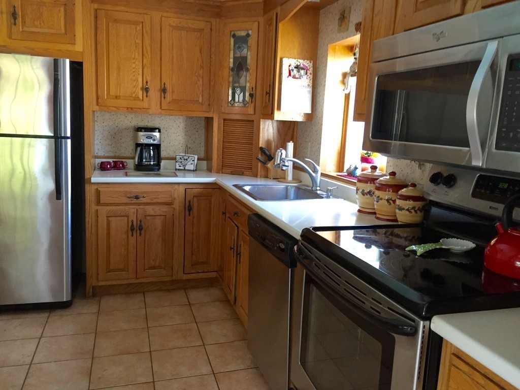 68 Colasanti Road Weymouth, MA 02191 - Photo 5 of 12