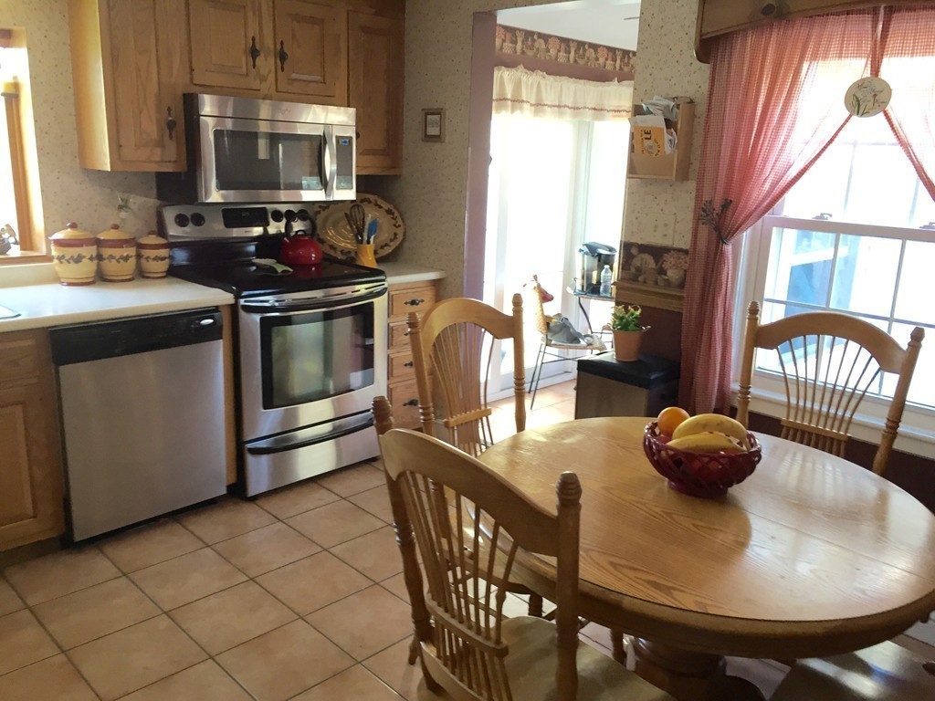 68 Colasanti Road Weymouth, MA 02191 - Photo 6 of 12