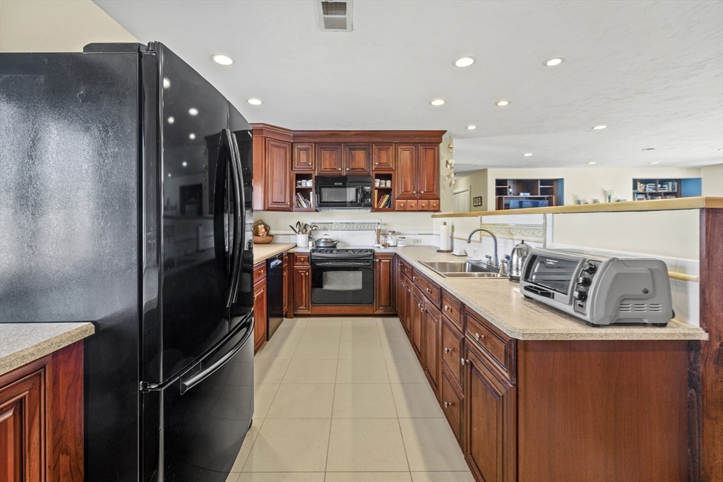 3 Christopher Lane Hanson, MA 02341 - Photo 5 of 33