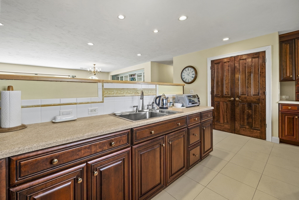 3 Christopher Lane Hanson, MA 02341 - Photo 6 of 33