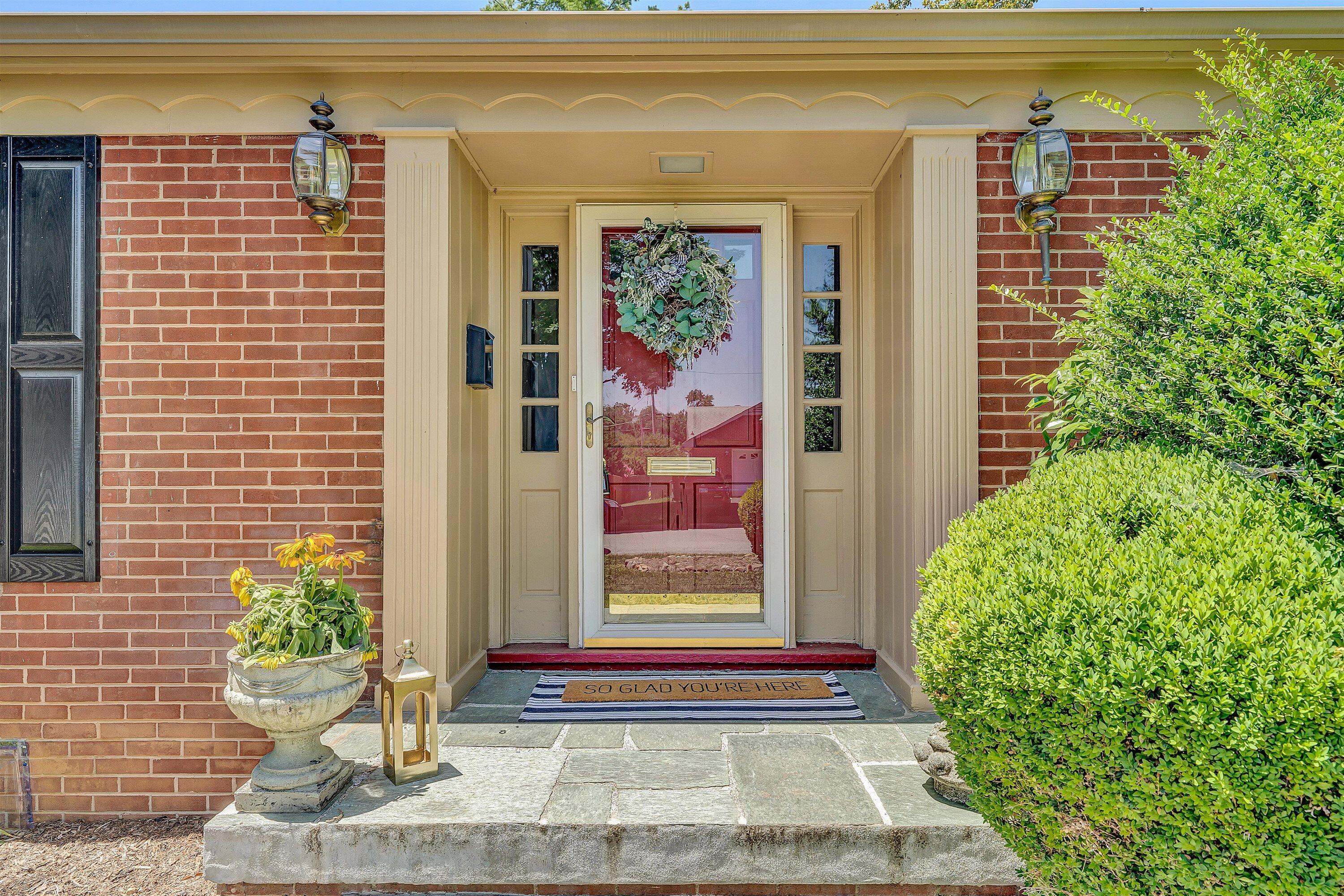423 Highfield Road Salem, VA 24153 - Photo 2 of 45 02-DSC09004