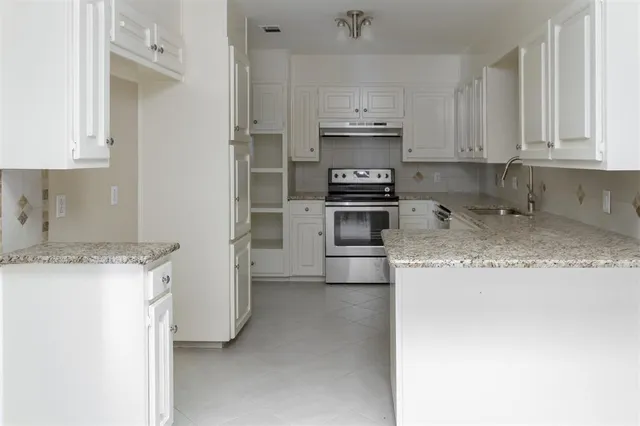 $2,500 | 5201 Ledgestone Drive, Fort Worth, TX 76132