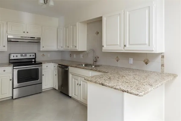 $2,500 | 5201 Ledgestone Drive, Fort Worth, TX 76132