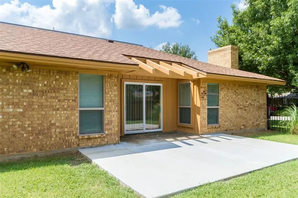 $2,500 | 5201 Ledgestone Drive, Fort Worth, TX 76132