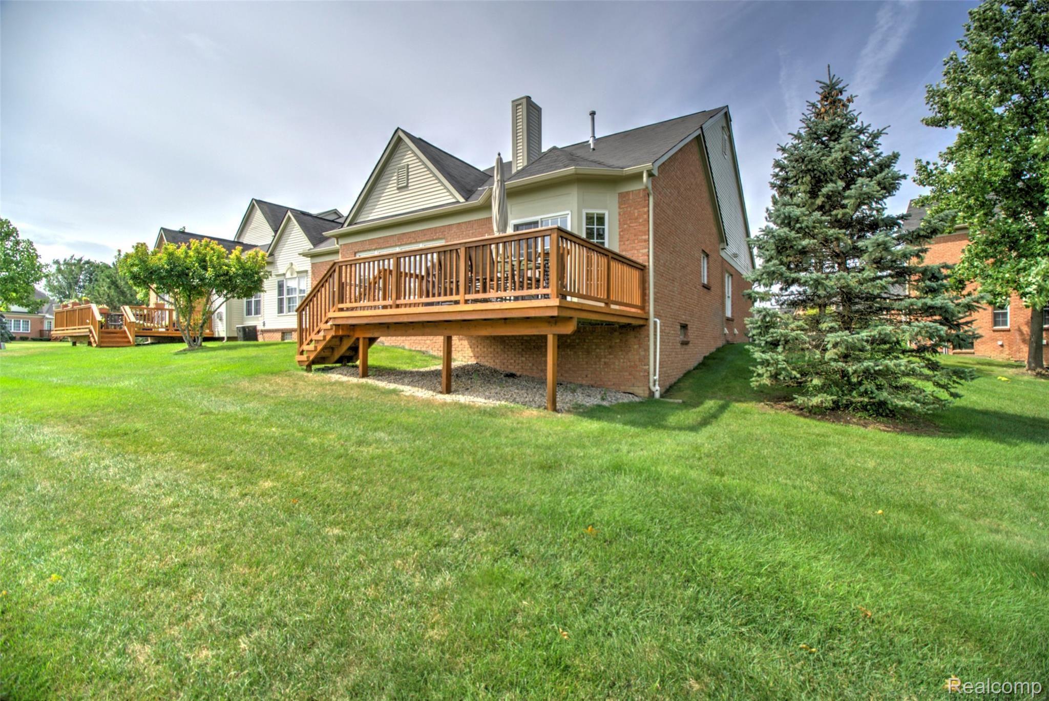 26548 Valhalla Drive, Unit 7 Farmington, MI 48331 - Photo 25 of 30 Rear View - Completely Private