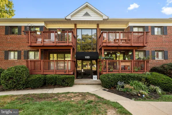 $2,150 | 103 Skyhill Road, Unit 3, Alexandria, VA 22314