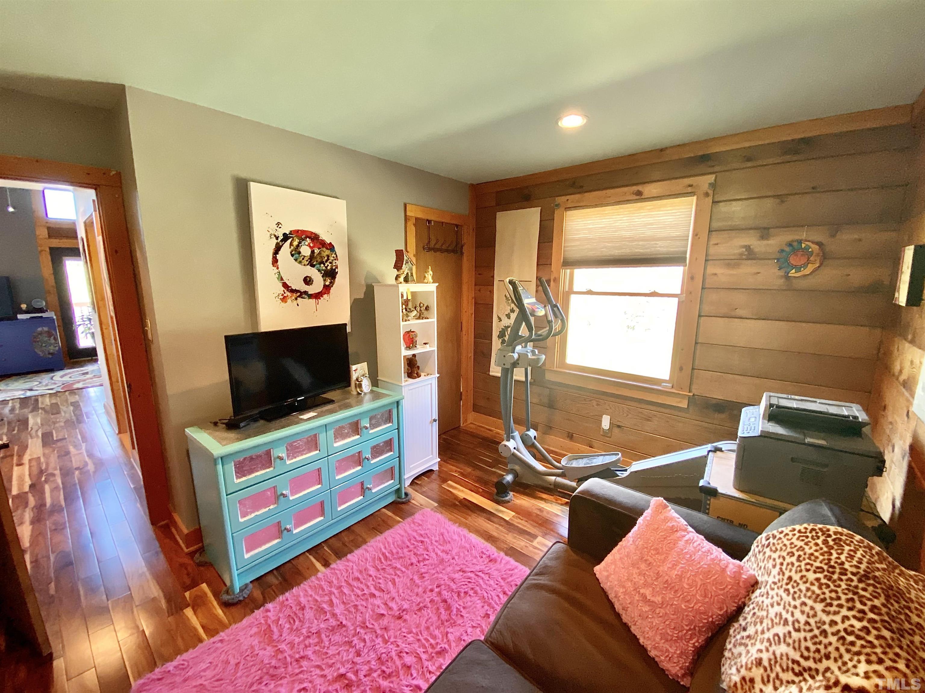 533 Enon Road Oxford, NC 27565 - Photo 18 of 95 a living room with furniture and a flat screen tv