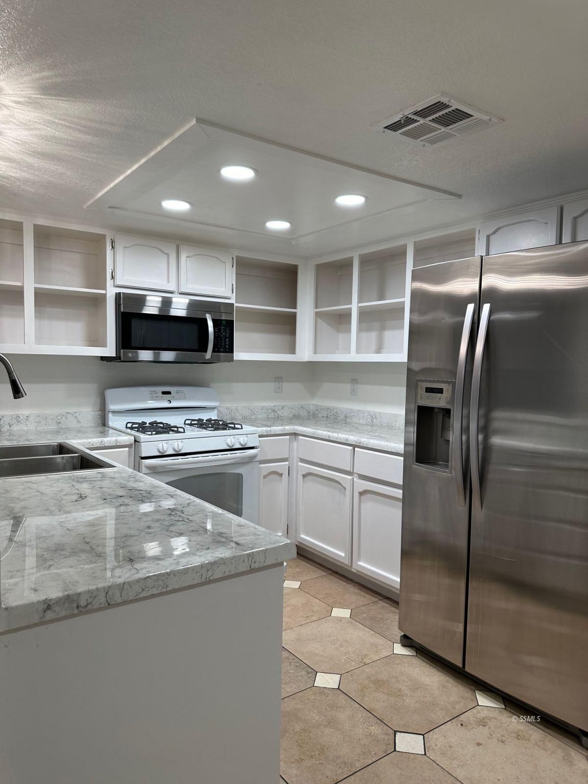 169 East Upjohn Avenue Ridgecrest, CA 93555 - Photo 4 of 8