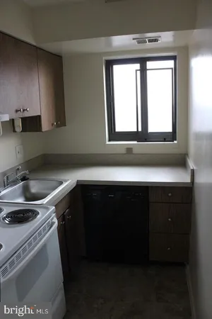 $1,700 | 1420-00 Locust Street, Unit 28J, Philadelphia, PA 19102