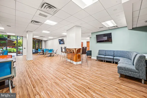 $1,700 | 1420-00 Locust Street, Unit 28J, Philadelphia, PA 19102