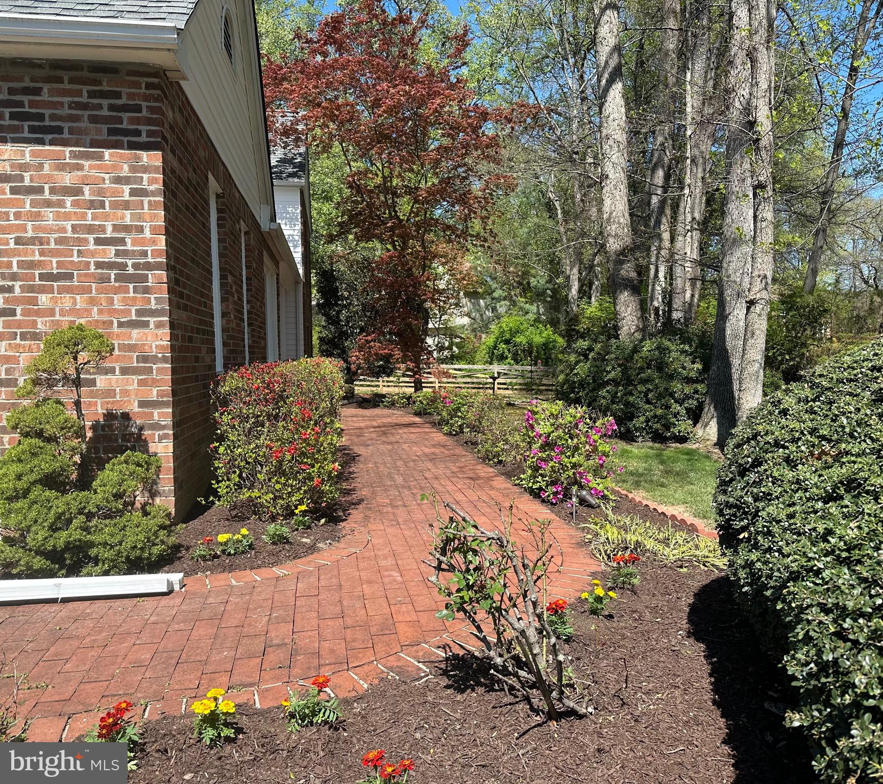 11104 Loran Road Great Falls, VA 22066 - Photo 3 of 27