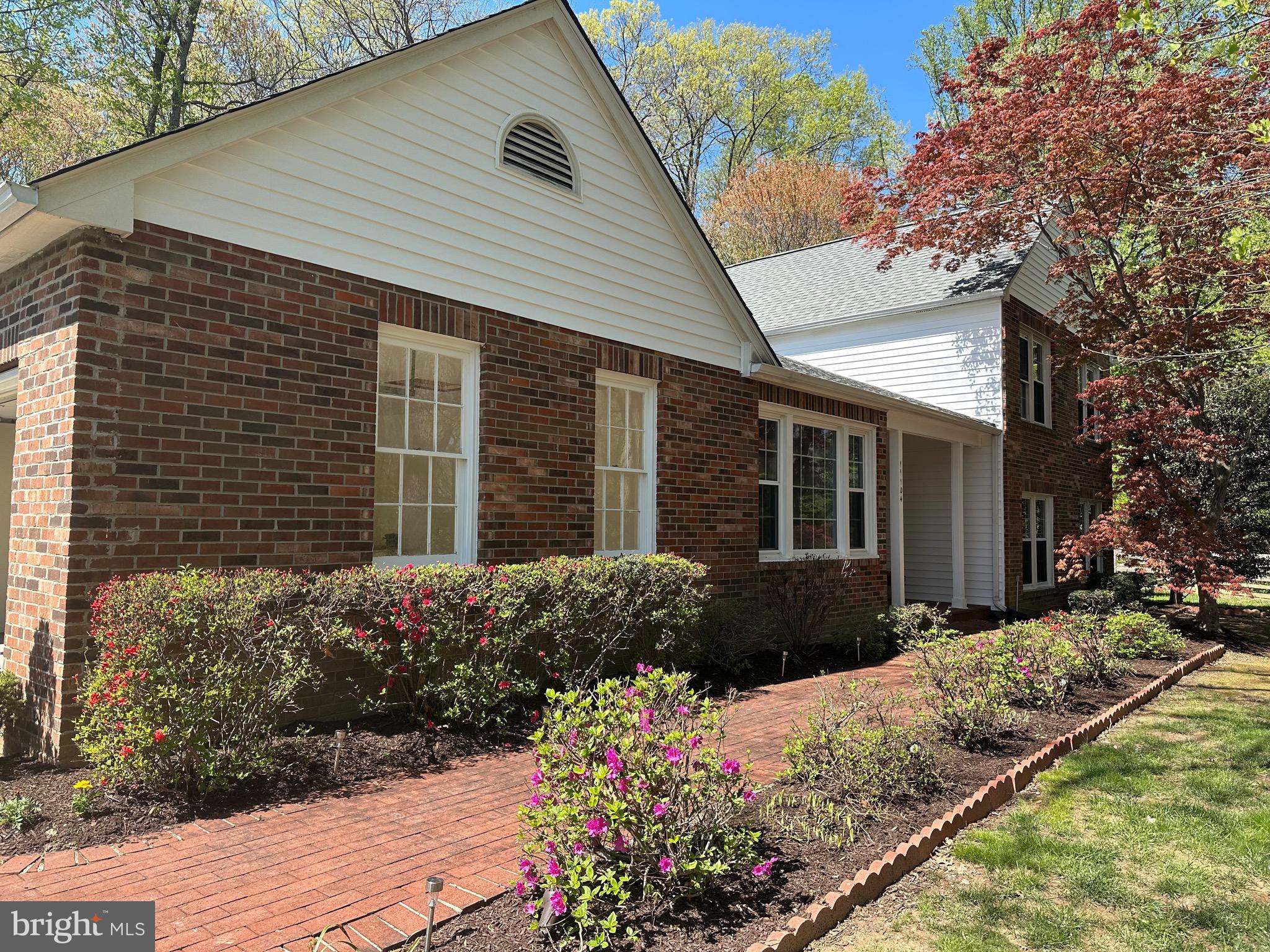 11104 Loran Road Great Falls, VA 22066 - Photo 4 of 27