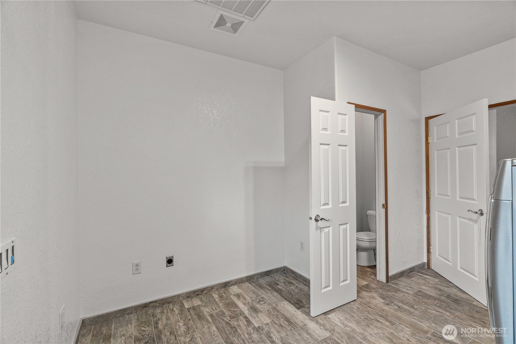 100 9th Street South Montesano, WA 98563 - Photo 22 of 40 an empty room with an entryway door