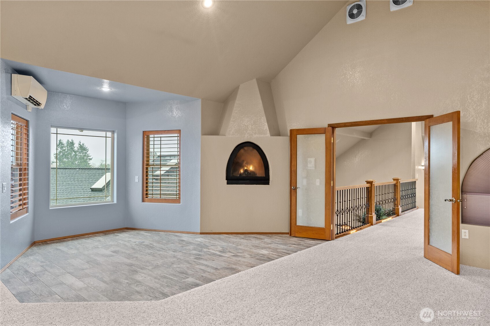 100 9th Street South Montesano, WA 98563 - Photo 25 of 40 an empty room with window and mirror