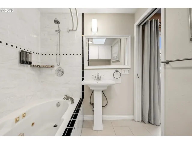 $499,999 | 5050 Northeast 91st Avenue, Portland, OR 97220