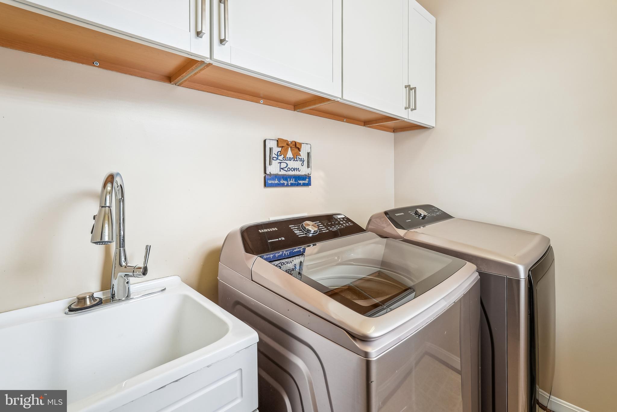42801 Ridgeway Drive Broadlands, VA 20148 - Photo 22 of 40 a utility room with dryer and washer