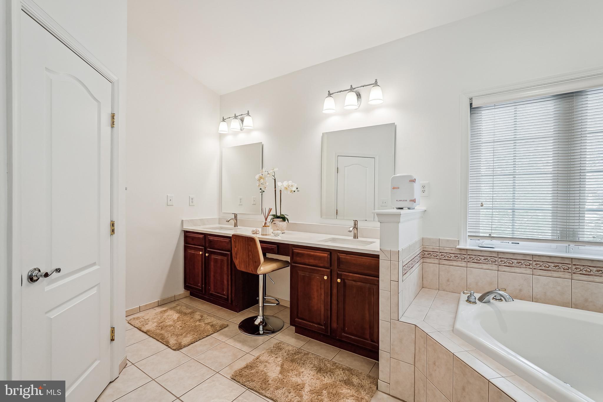 42801 Ridgeway Drive Broadlands, VA 20148 - Photo 30 of 40 a spacious bathroom with a tub sink and mirror