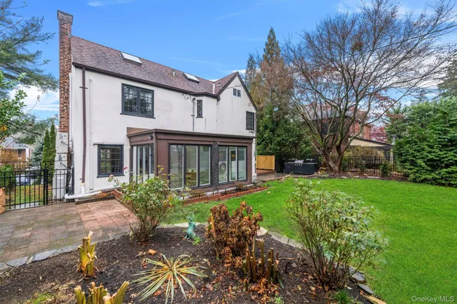 $1,395,000 | 20 Whistler Road, Scarsdale, NY 10583