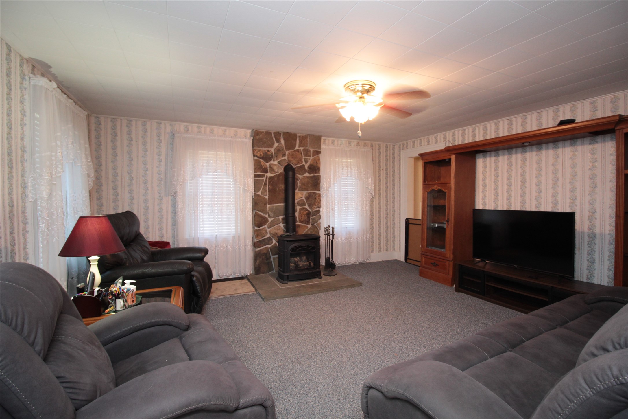 1049 Old State Road Binghamton, NY 13904 - Photo 4 of 45