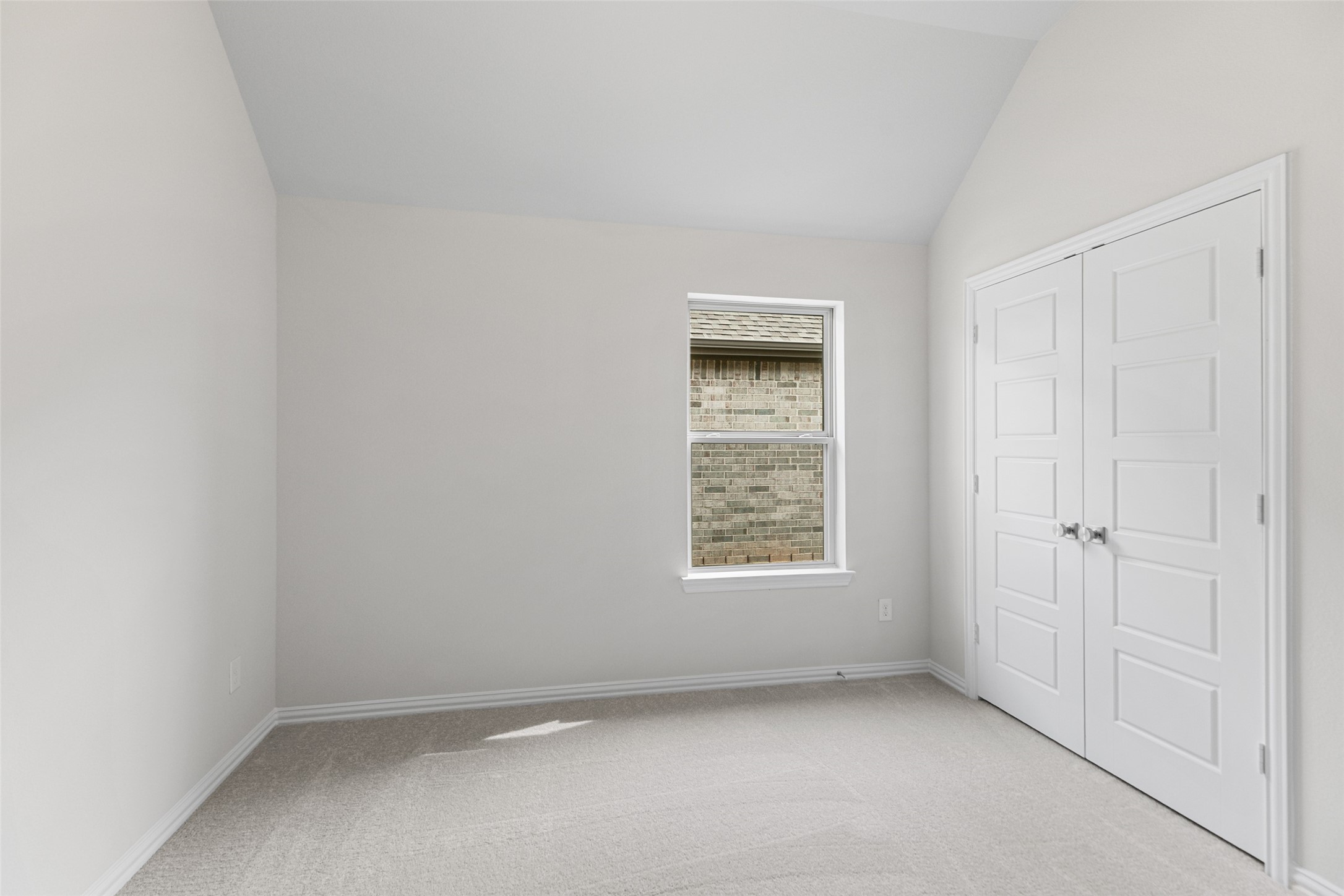 803 Evergreen Frst Lane Rosharon, TX 77583 - Photo 6 of 31 an empty room with a window