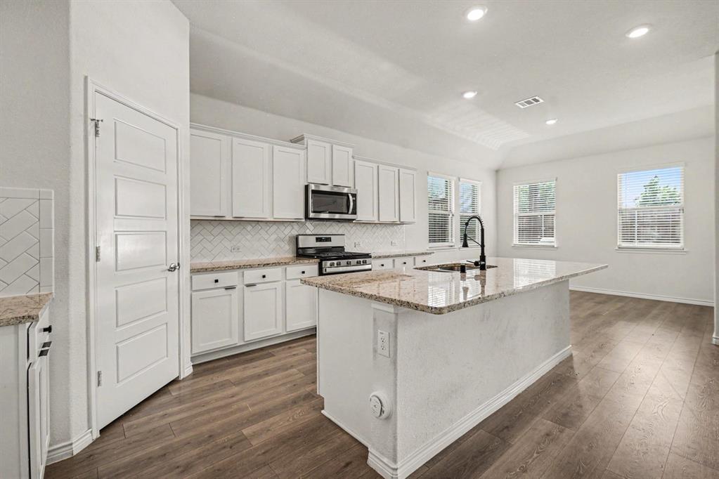3801 Forest Bend Road Denton, TX 76208 - Photo 9 of 36