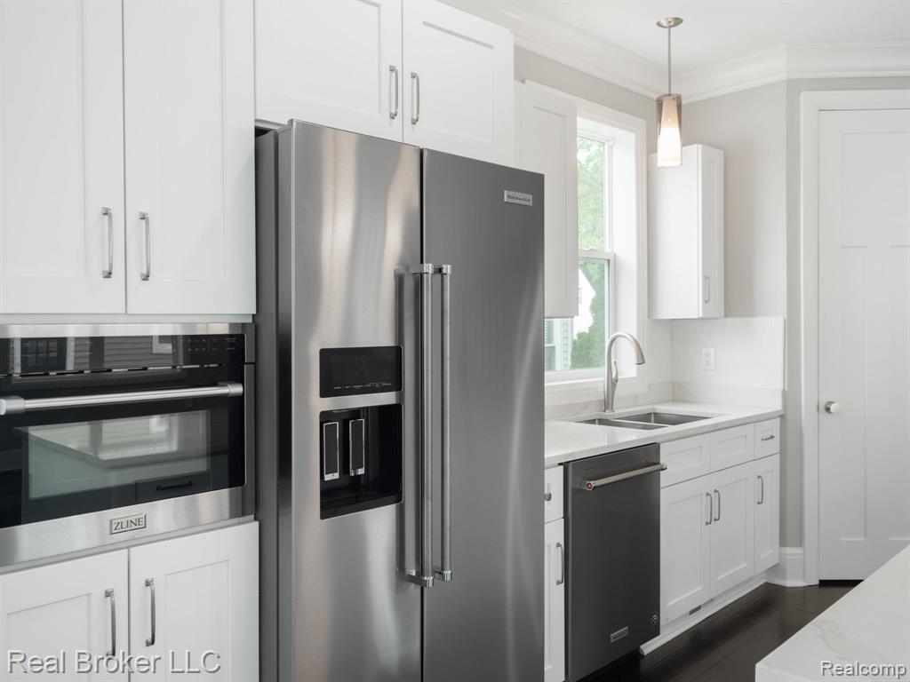 1695 Cole Street Birmingham, MI 48009 - Photo 11 of 39