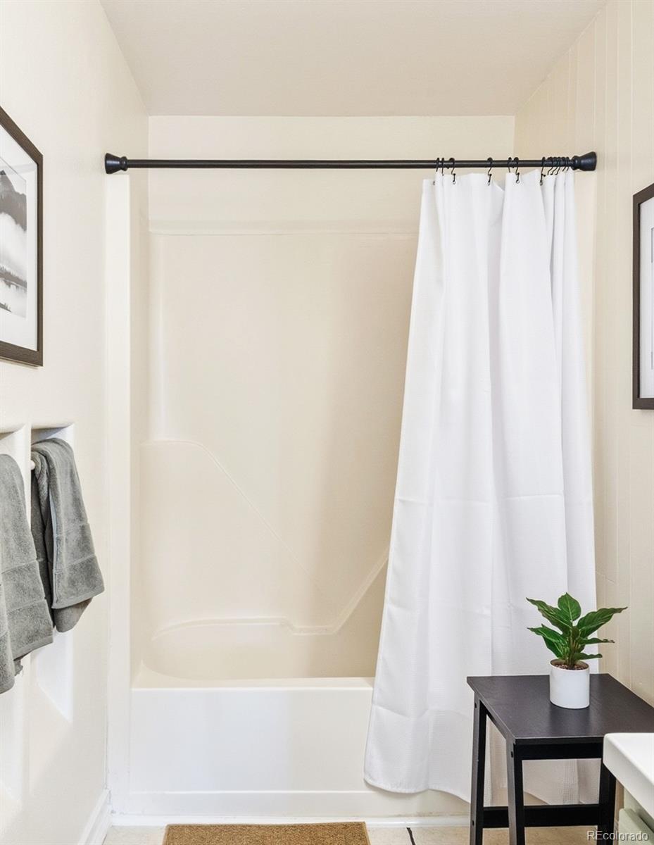 2102 Ridge Drive Broomfield, CO 80020 - Photo 14 of 35 a bathroom with a shower curtain and a curtain