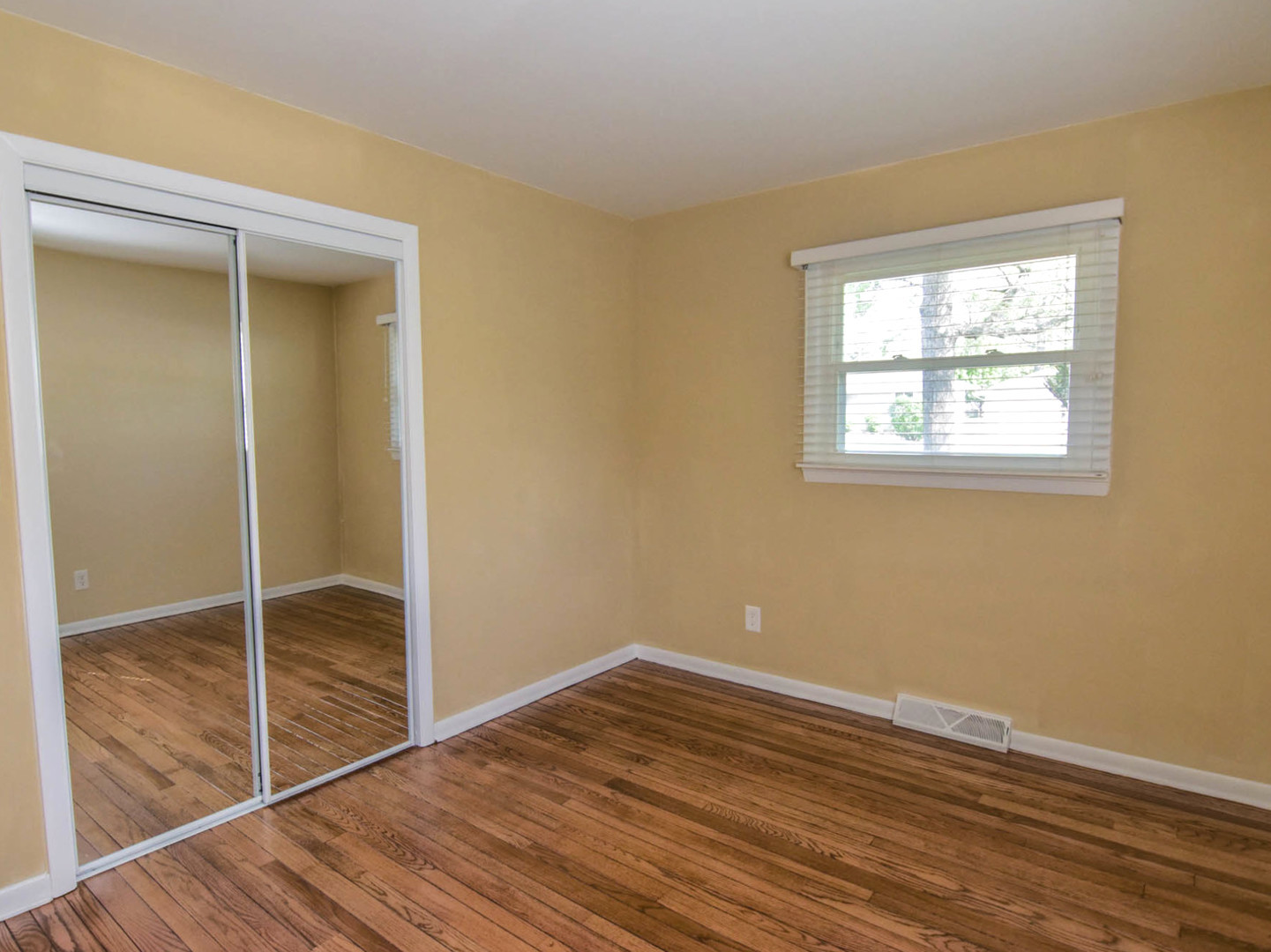 17863 West Greentree Road Grayslake, IL 60030 - Photo 12 of 24