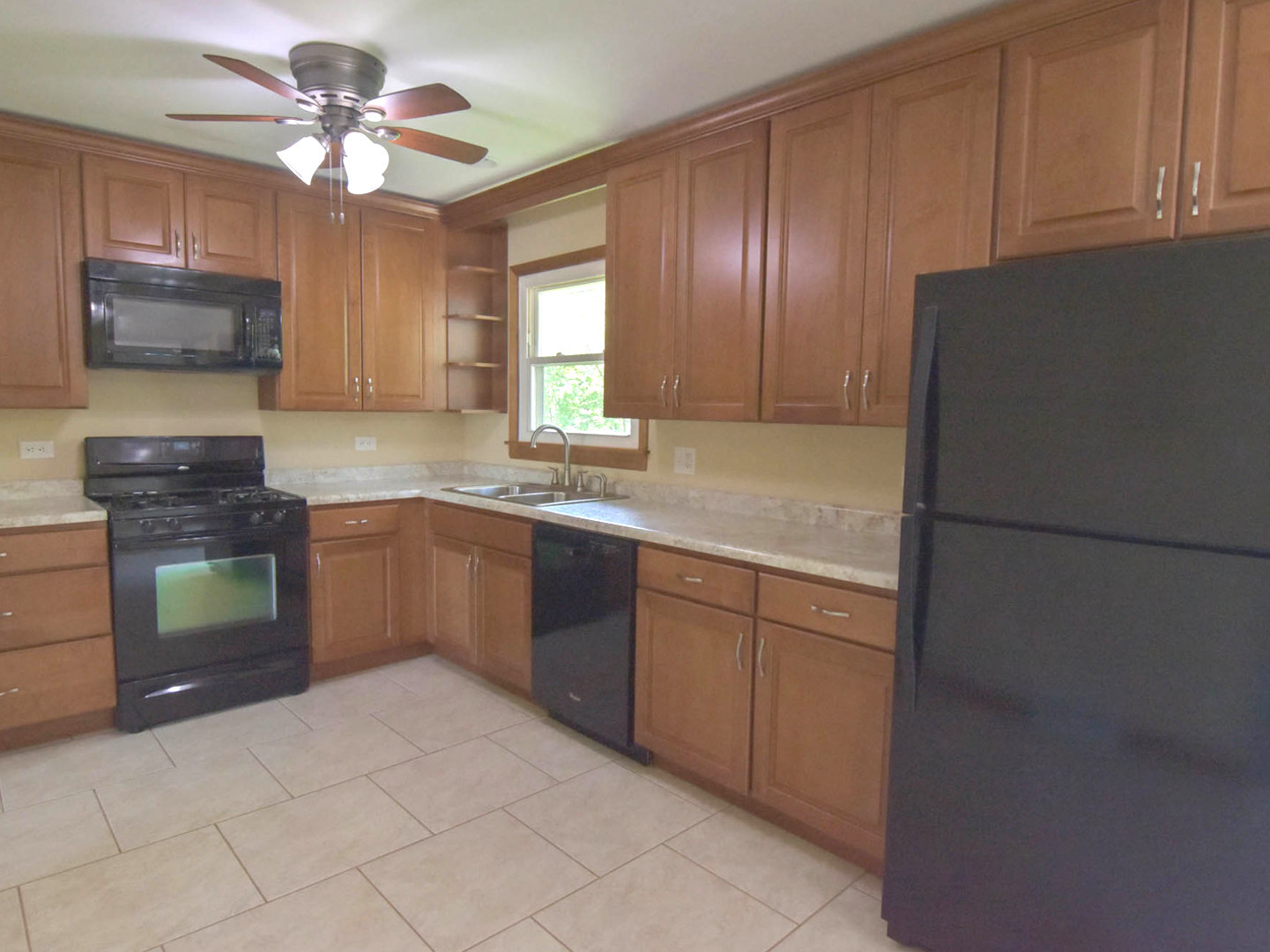 17863 West Greentree Road Grayslake, IL 60030 - Photo 5 of 24