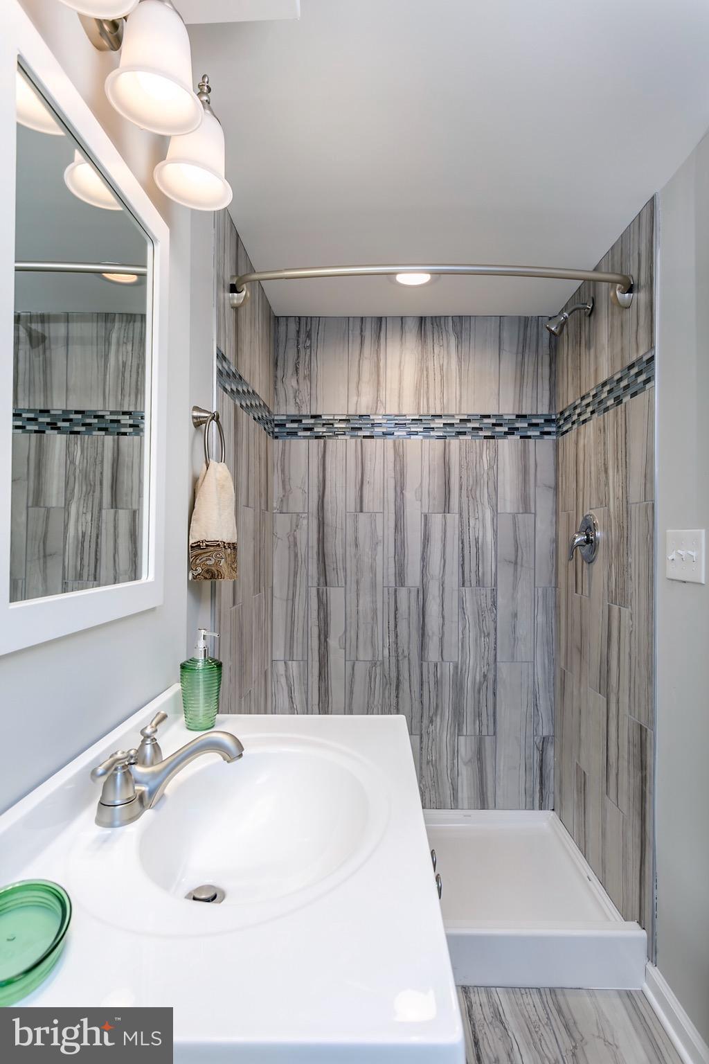 1232 Silverthorne Road Baltimore, MD 21239 - Photo 11 of 30 Bath