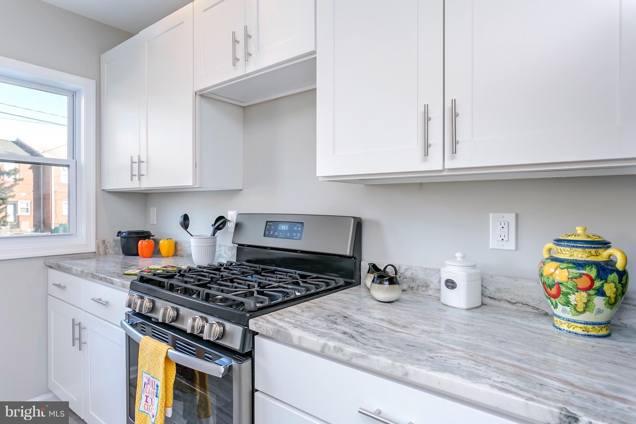 1232 Silverthorne Road Baltimore, MD 21239 - Photo 3 of 30 Kitchen