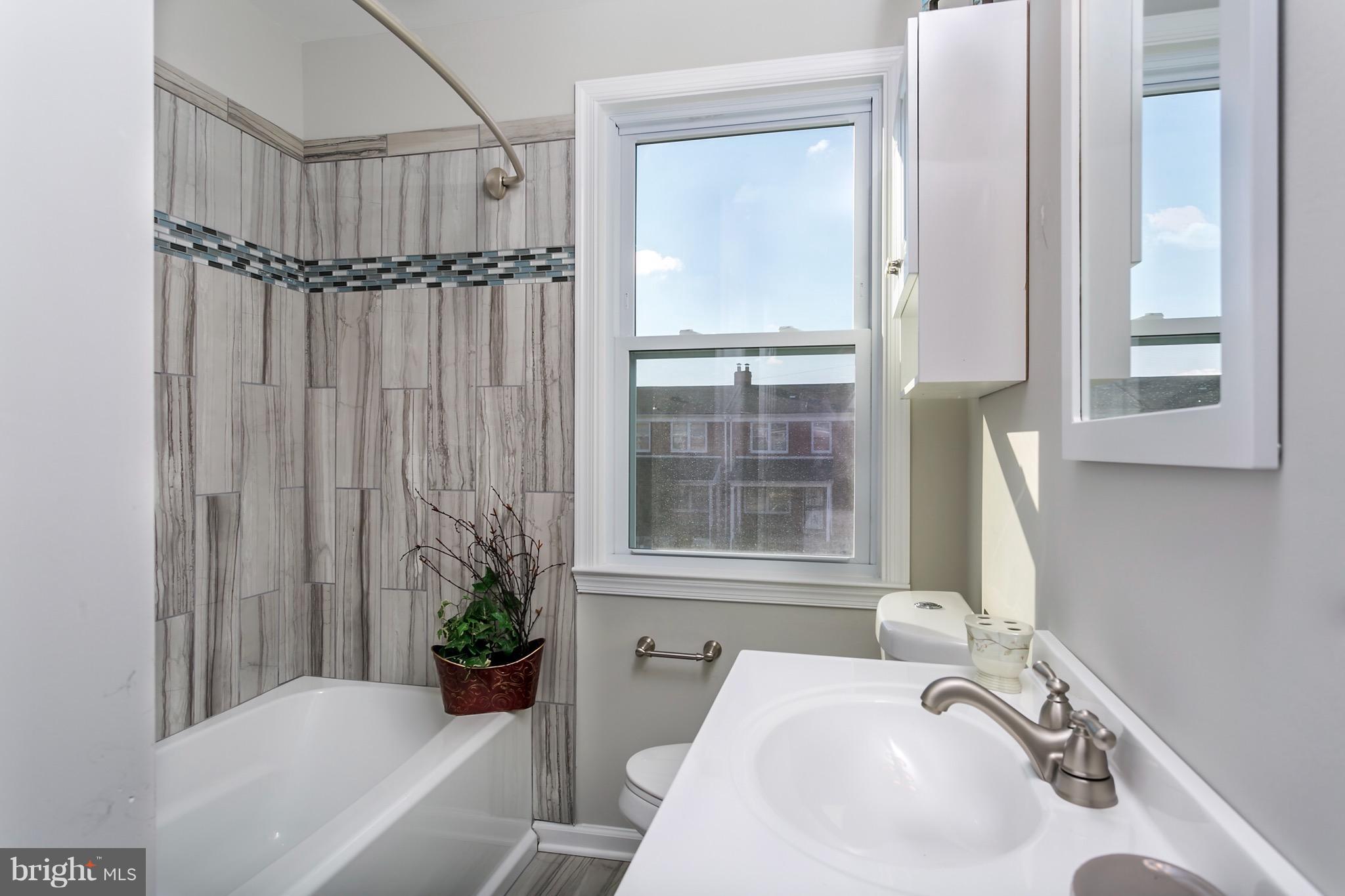 1232 Silverthorne Road Baltimore, MD 21239 - Photo 10 of 30 Bath